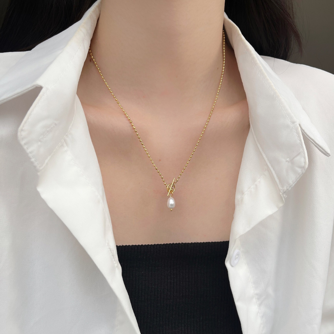 Halskette mit Perlenanhänger und Kugel - Volura