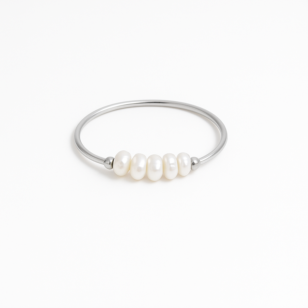 Ring mit fünf Süßwasserperlen